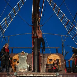 Jolly Roger Pirate Show and Dinner in Cancun