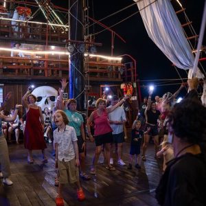 Jolly Roger Pirate Show and Dinner in Cancun