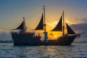 Jolly Roger Pirate Show and Dinner in Cancun