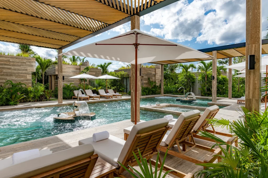 Waldorf Astoria Spa pool